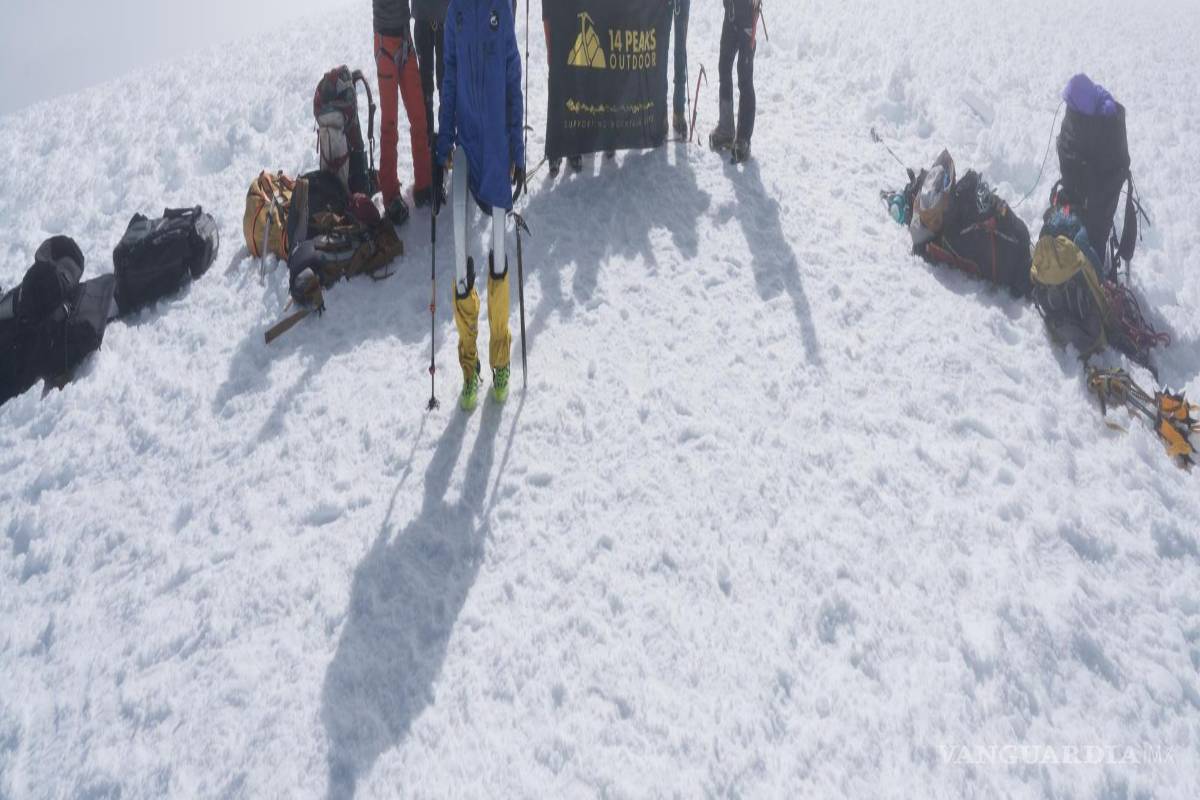$!Un robot humanoide de fabricación china podría enfrentarse pronto a un reto mucho mayor: escalar parte del Everest.