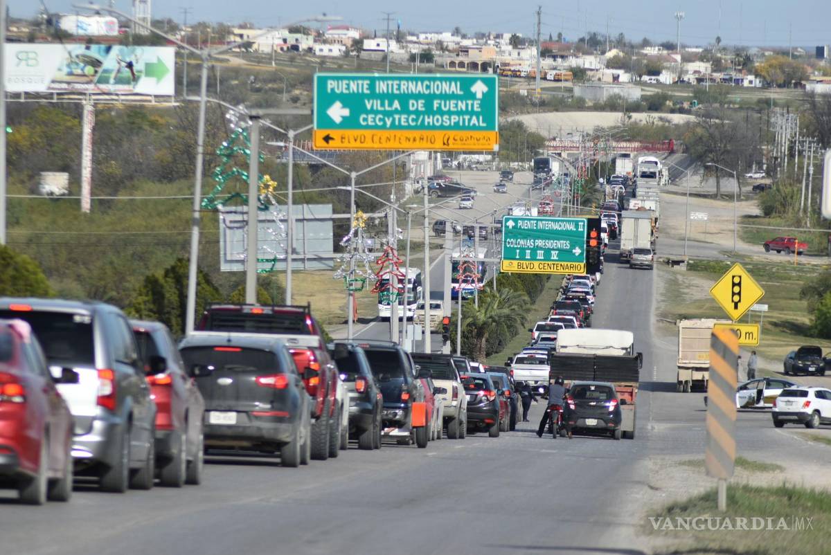 $!Los cruces fronterizos comerciales están llegando a tardar hasta 9 horas.