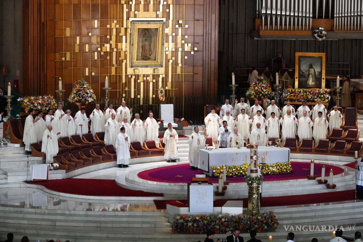 $!Carlos Aguiar Retes, actual Arzobispo Primado de México, encabezó la solemne Eucaristía por la muerte del papa Francisco en la Basílica de Guadalupe. Su extensa trayectoria dentro de la vida eclesiástica y su cercanía con el papa Francisco lo han colocado entre los nombres que podrían considerarse para sucederlo en el Vaticano.