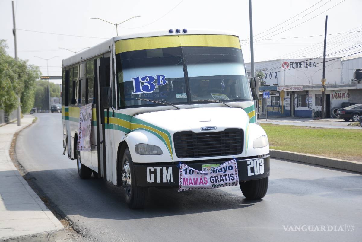 $!¡Choferes de Saltillo se lucen! Pasean a mamás gratis durante el 10 de Mayo