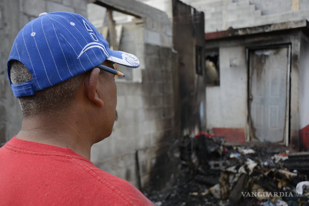 $!Familia de Saltillo pierde todo su patrimonio en 15 minutos por incendio; solicitan ayuda de la ciudadanía