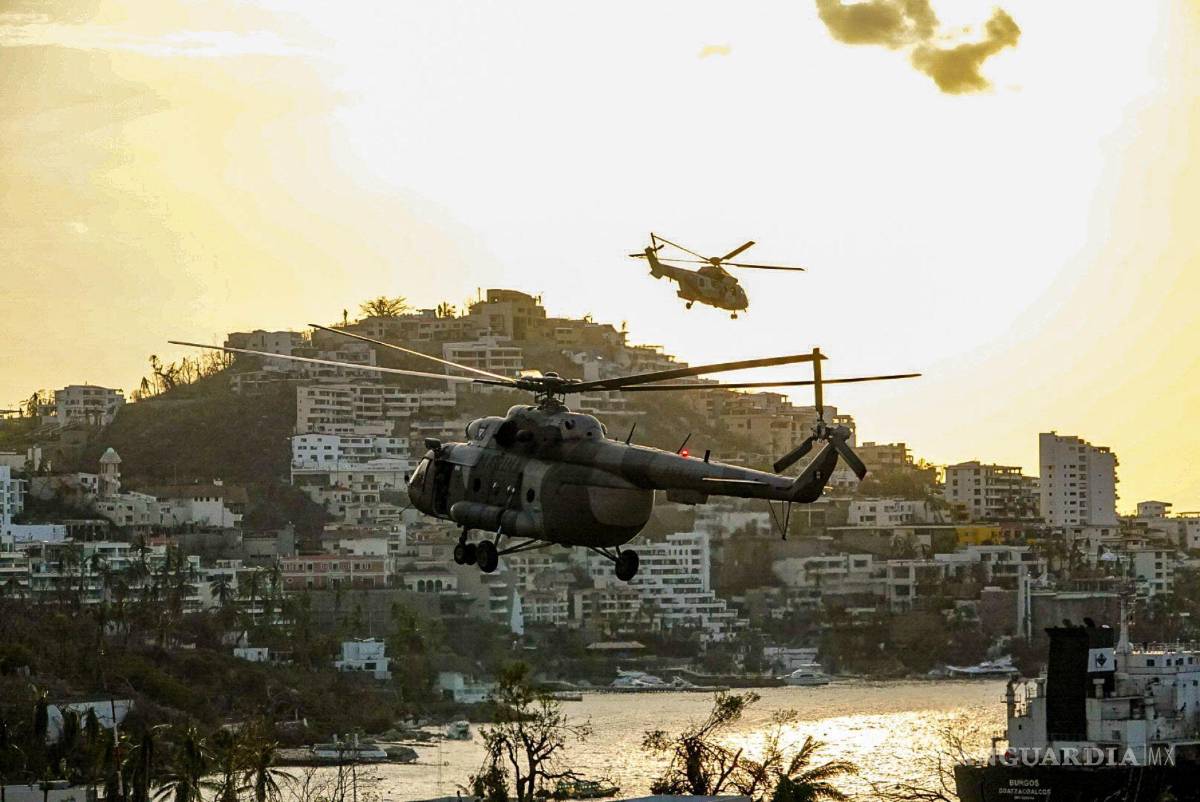 $!La Secretaría de Marian está realizando sobrevuelos y misiones acuáticas de reconocimiento en la Bahía de Acapulco para hallar cuerpos de embarcaciones que naufragaron | Foto: Cuartoscuro