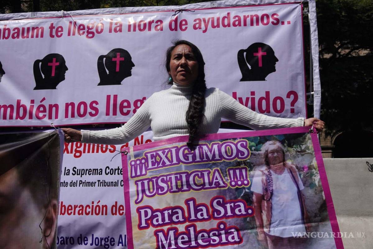 $!Madres de víctimas de feminicidios exigieron justicia y Sentencias Irrevocables para los asesinos de sus hijas afuera de la Suprema Corte de Justicia de la Nación.