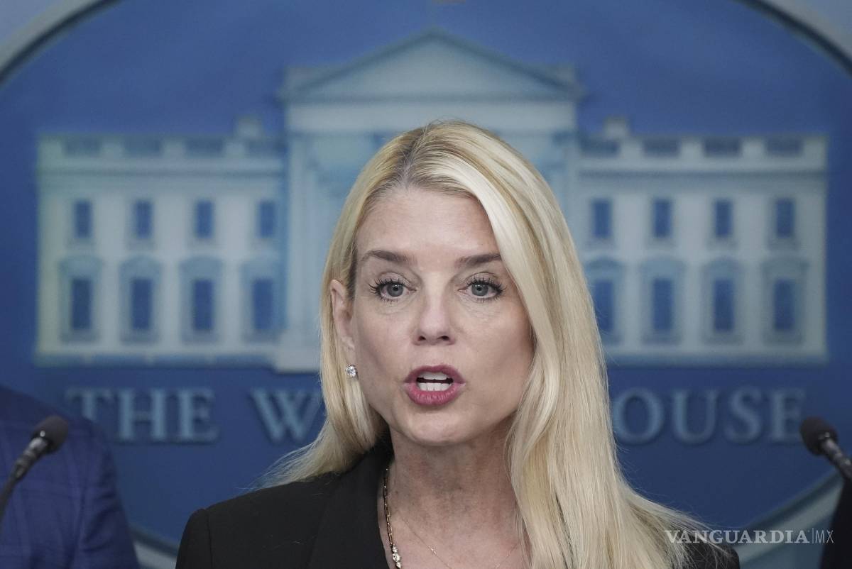 $!La fiscal general Pam Bondi habla durante una conferencia de prensa en la Casa Blanca en Washington