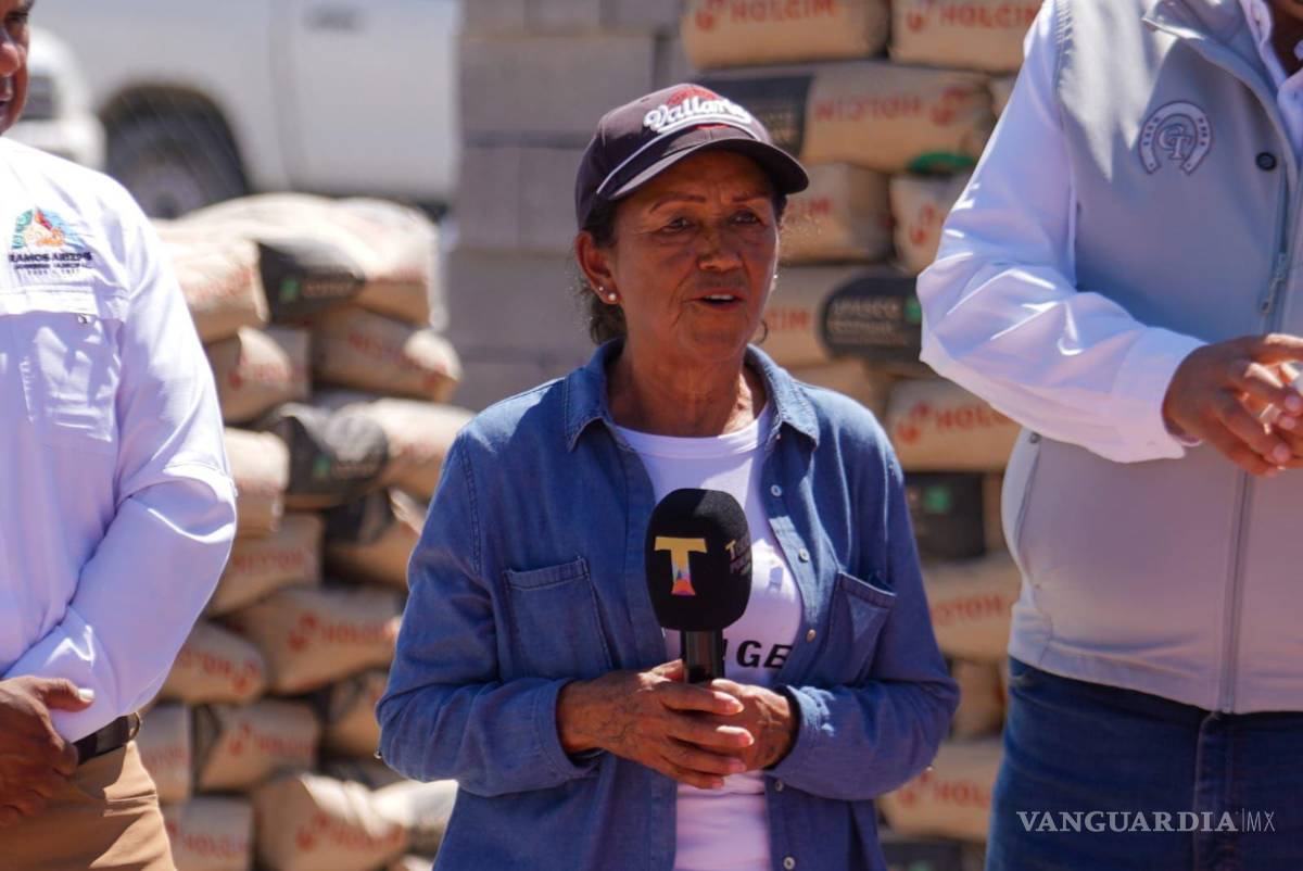$!En nombre de los vecinos, Rosa Elvira Martínez agradeció los beneficios.