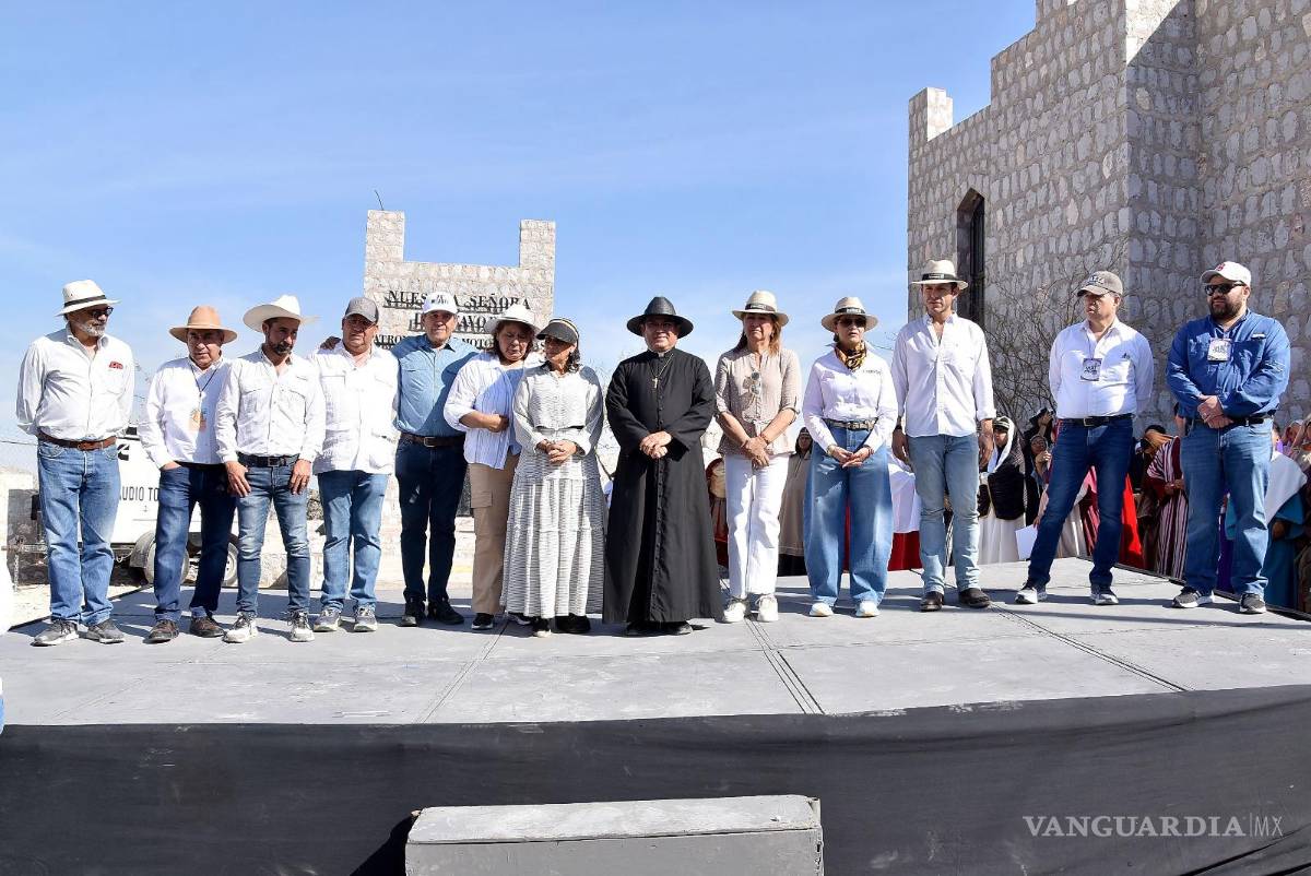 $!Autoridades municipales y eclesiásticas acompañaron la ceremonia religiosa de este viernes.