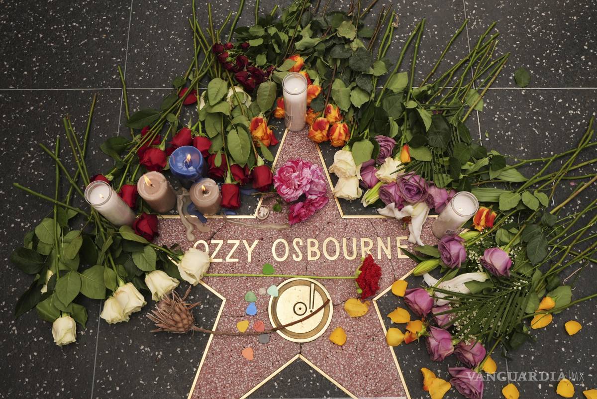 $!La estrella de Ozzy Osbourne en el Paseo de la Fama se convirtió en punto de encuentro para rendirle tributo.