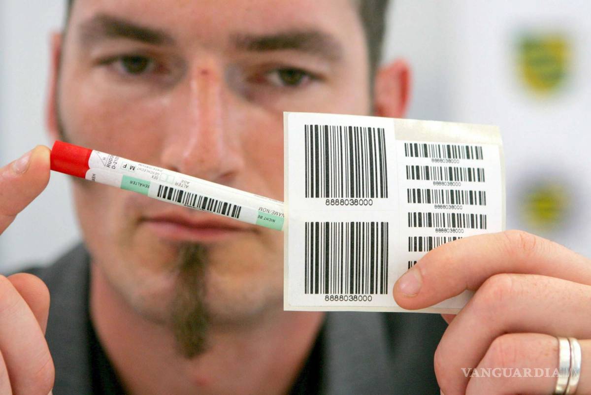 $!Muestra de saliva identificada con un código de barras unidimensional.