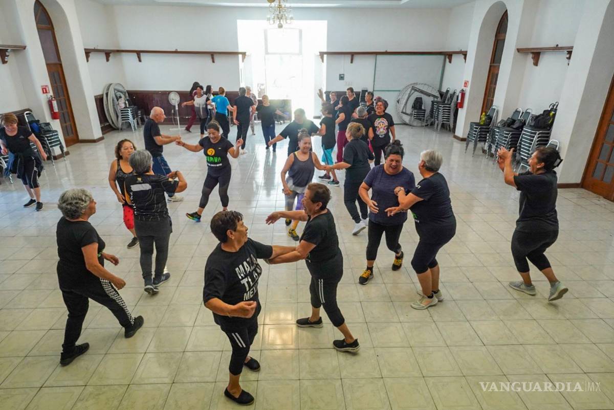 $!Caminar diariamente y mantener hábitos saludables ayuda a mejorar la salud física y emocional.