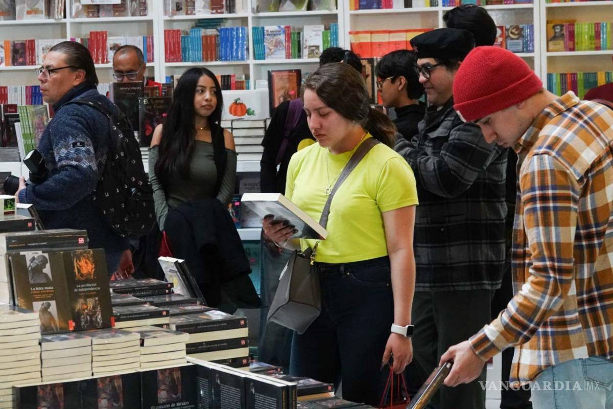 Los jóvenes sí leen... los adultos ya no: INEGI exhibe brecha generacional