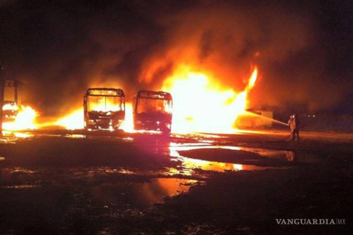 Se incendian 47 autobuses en terminal de Villahermosa