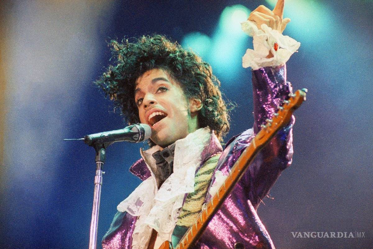 Versión remasterizada de “Purple Rain” incluirá temas inéditos de Prince