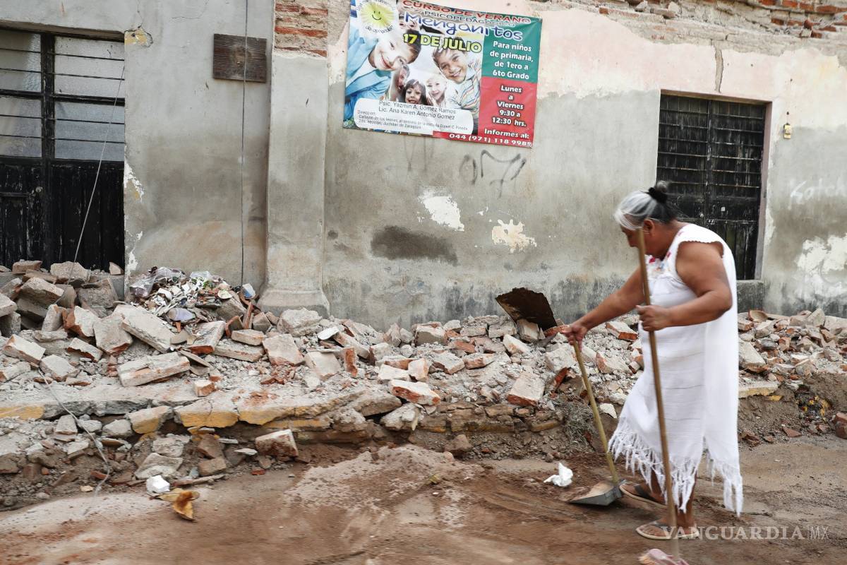 Suben los muertos... y también la ayuda; van 251 fallecidos por el sismo de 7.1