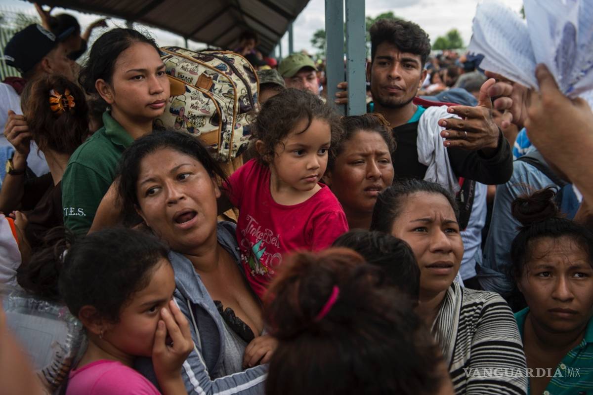 Madres de la caravana migrante luchan para dar un futuro a sus hijos