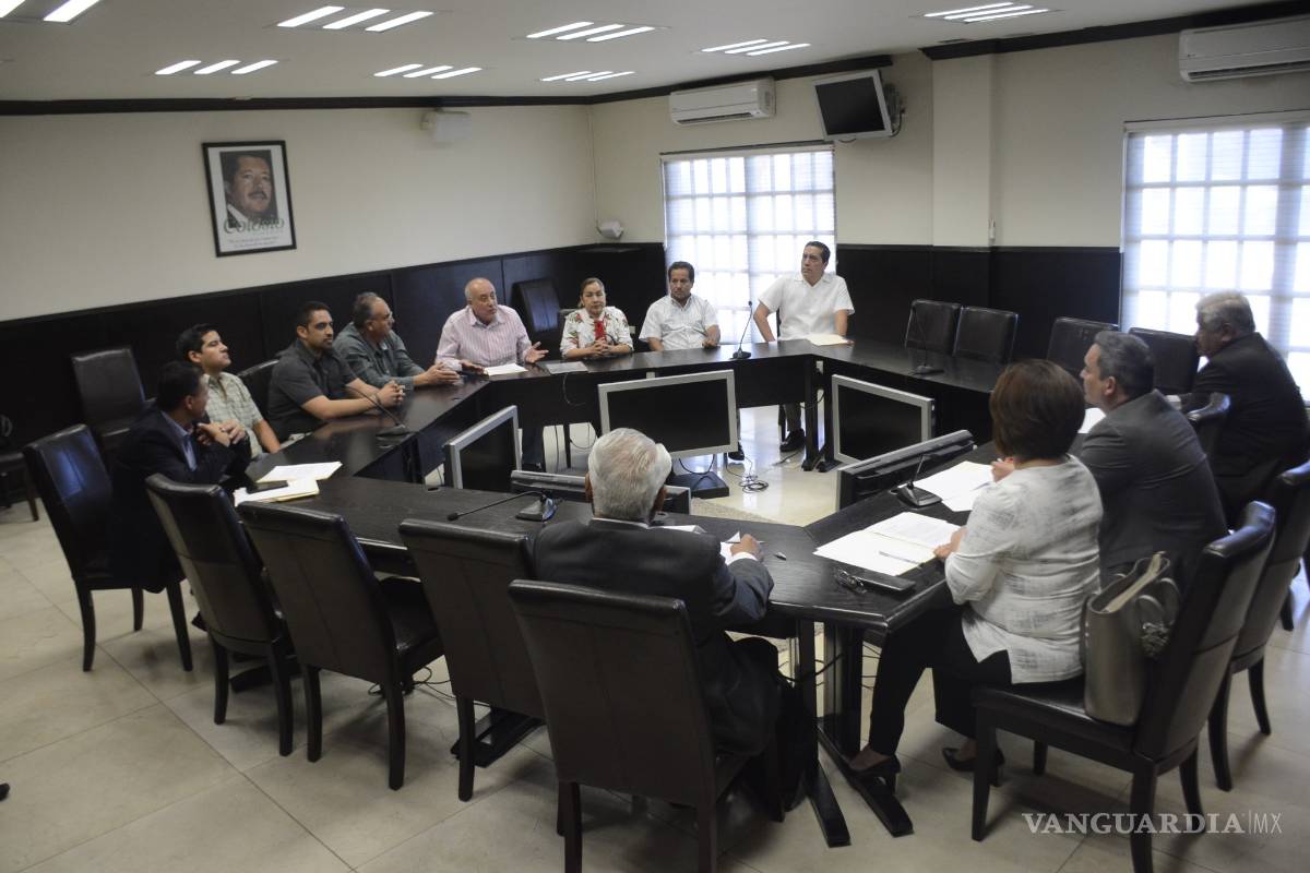 Llevan taxistas de Torreón a Congreso de Coahuila inconformidad contra Uber; buscan incluir castigos a las empresas privadas de transporte