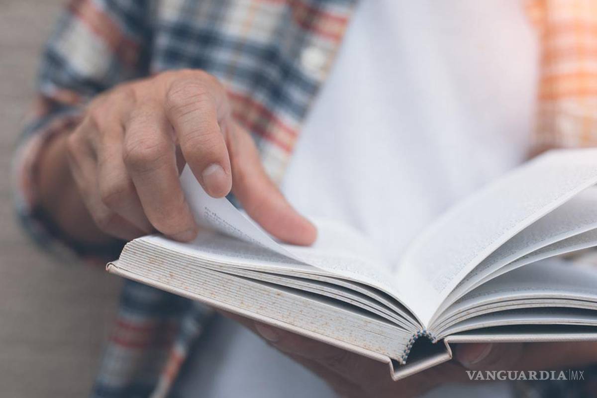 Lectura entre mexicanos cayó 14% en 9 años, revela el Inegi