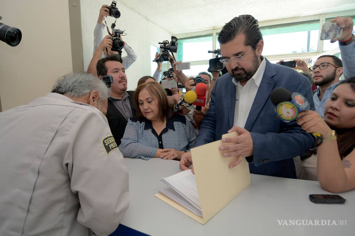 PAN denuncia al gobernador de Coahuila ante PGR por desvío de recursos públicos