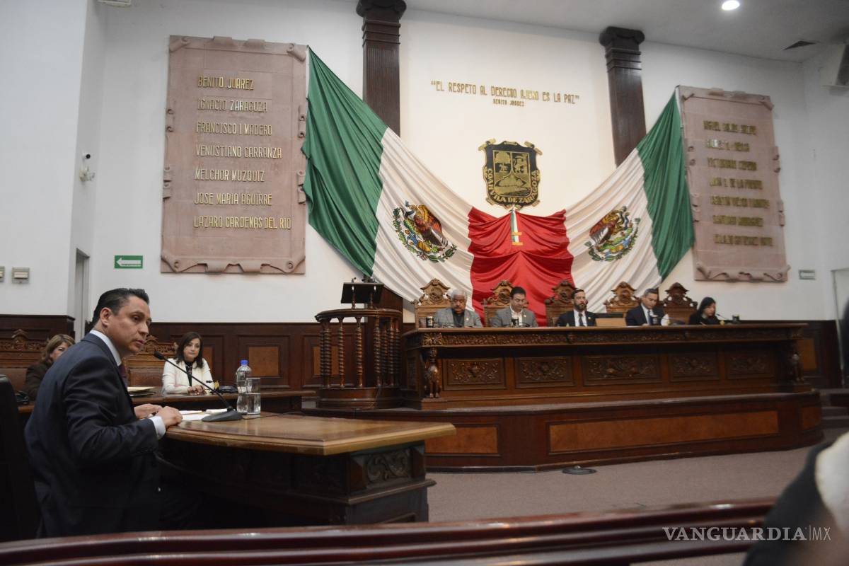 Comparece Secretario de Seguridad: sale por piernas