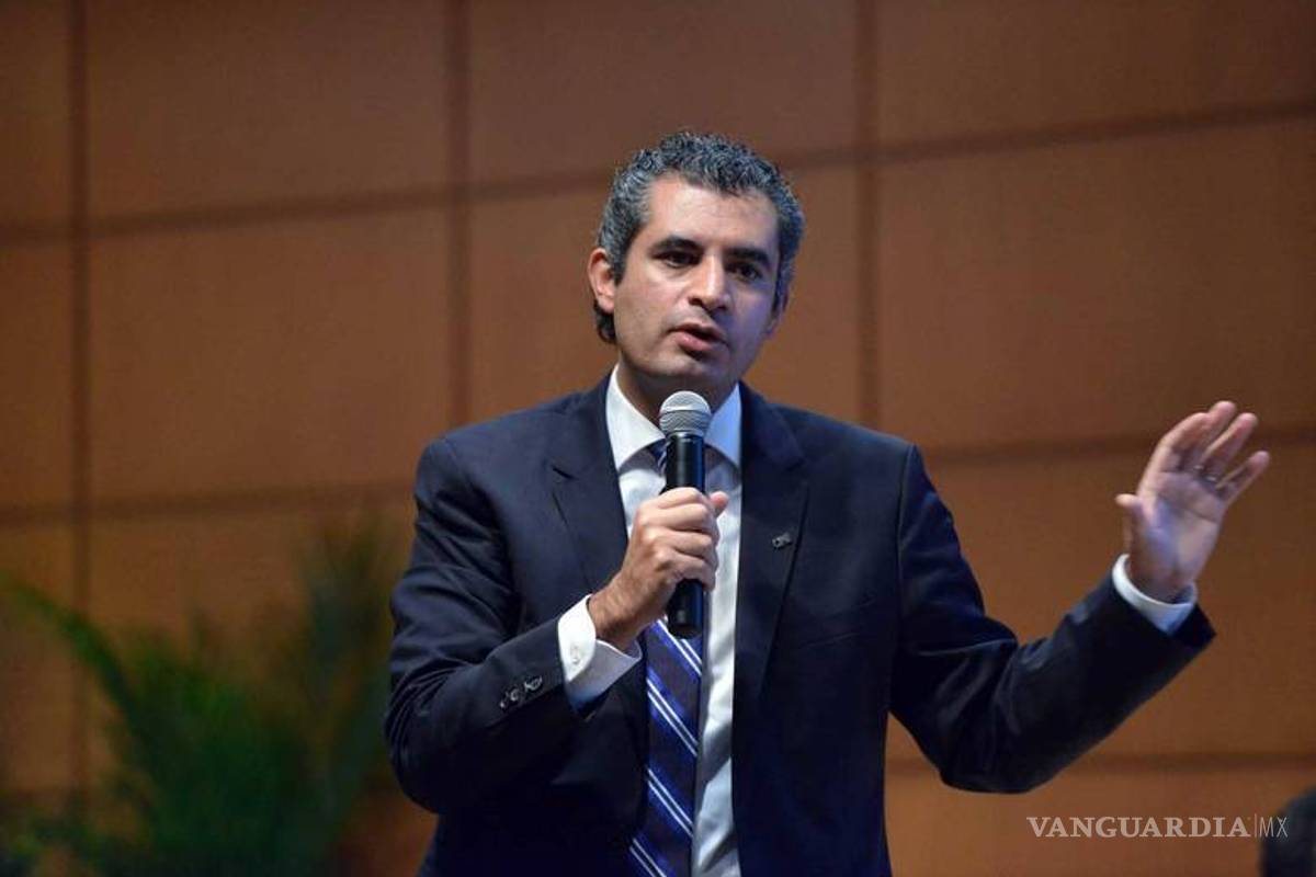 La 3 de 3 que presentó en una farsa: Ochoa Reza sobre AMLO