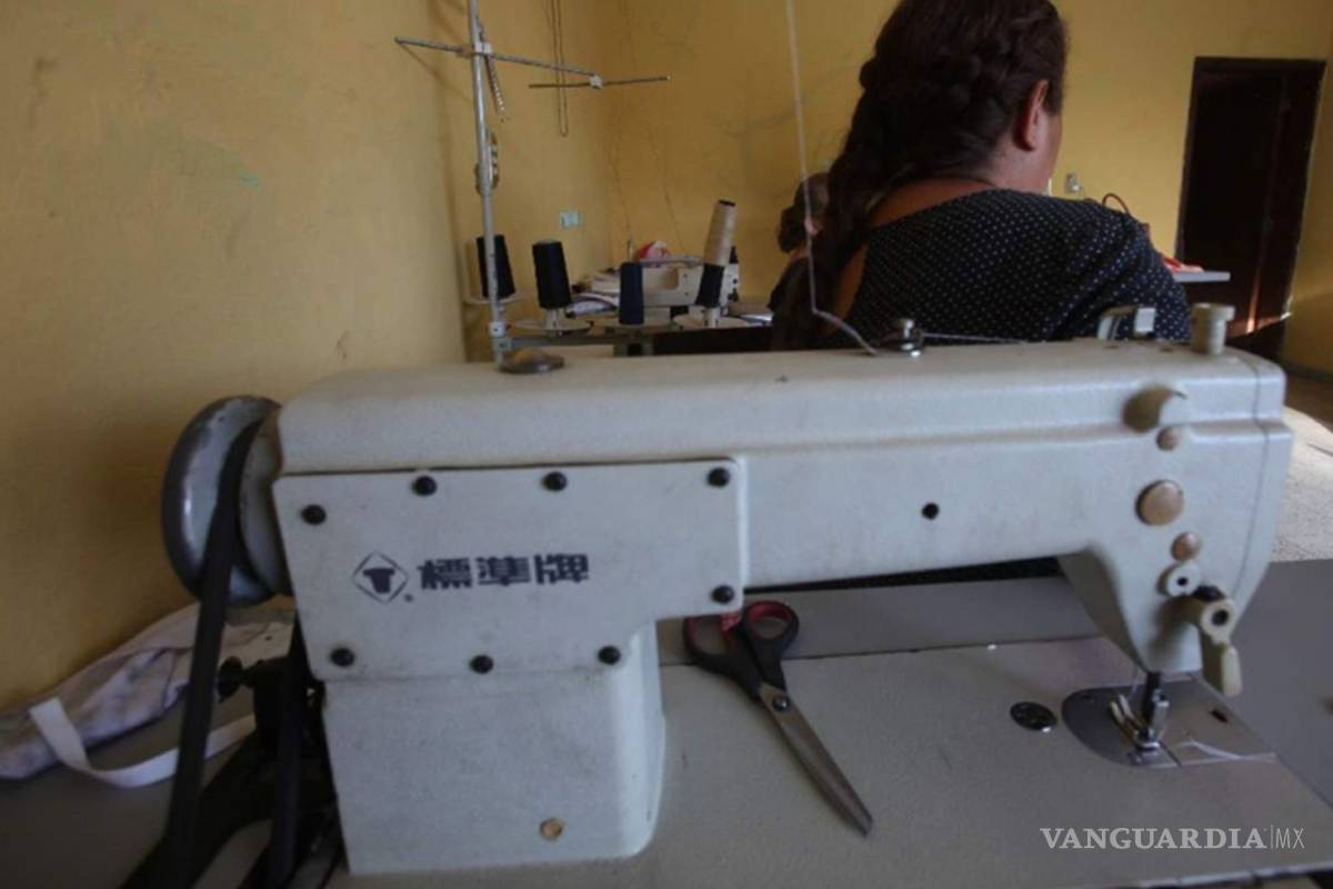 Madres que gastaron todo buscando a sus desaparecidos abren taller de costura… para continuar rastreando a sus seres queridos