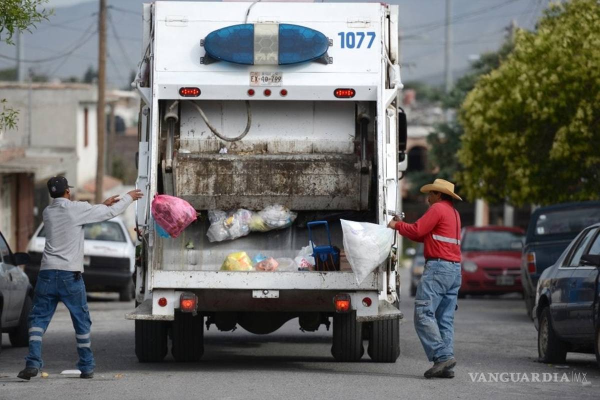 Autoridades y ahmsa entregan recolectores de basura