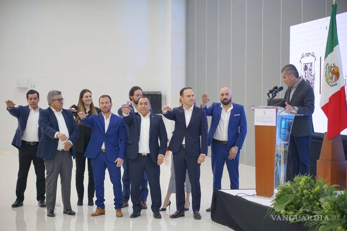 Toma Riquelme protesta a presidente de Canirac