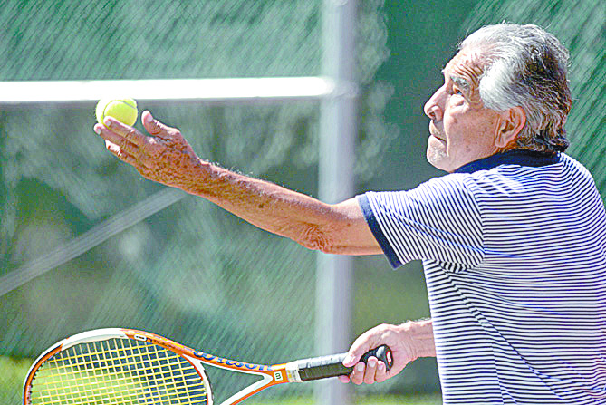 Las mejores raquetas se enfilan a la siguiente ronda en Torneo de Dobles