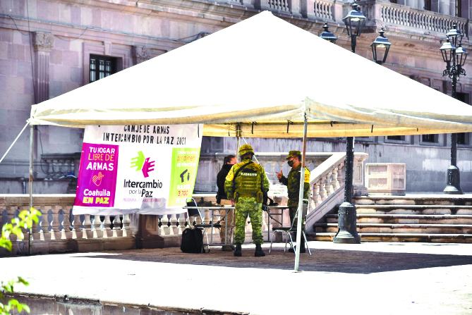 Entregan granadas en canje de armas en Saltillo