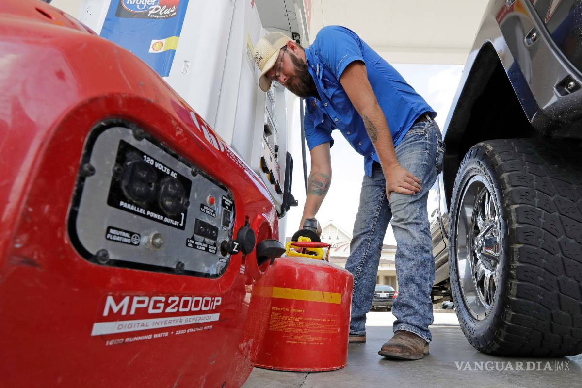 Cierran instalaciones de petróleo y gas en Texas por Harvey