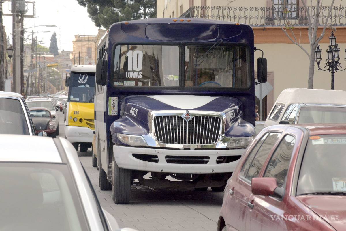 Usuarios se quejan, otra vez, de las rutas de transporte público en Saltillo