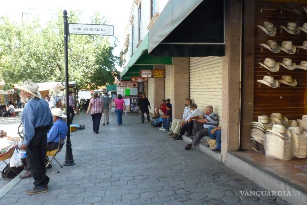 Ni la cuarentena acaba con la esencia de la Plaza Acuña en Saltillo