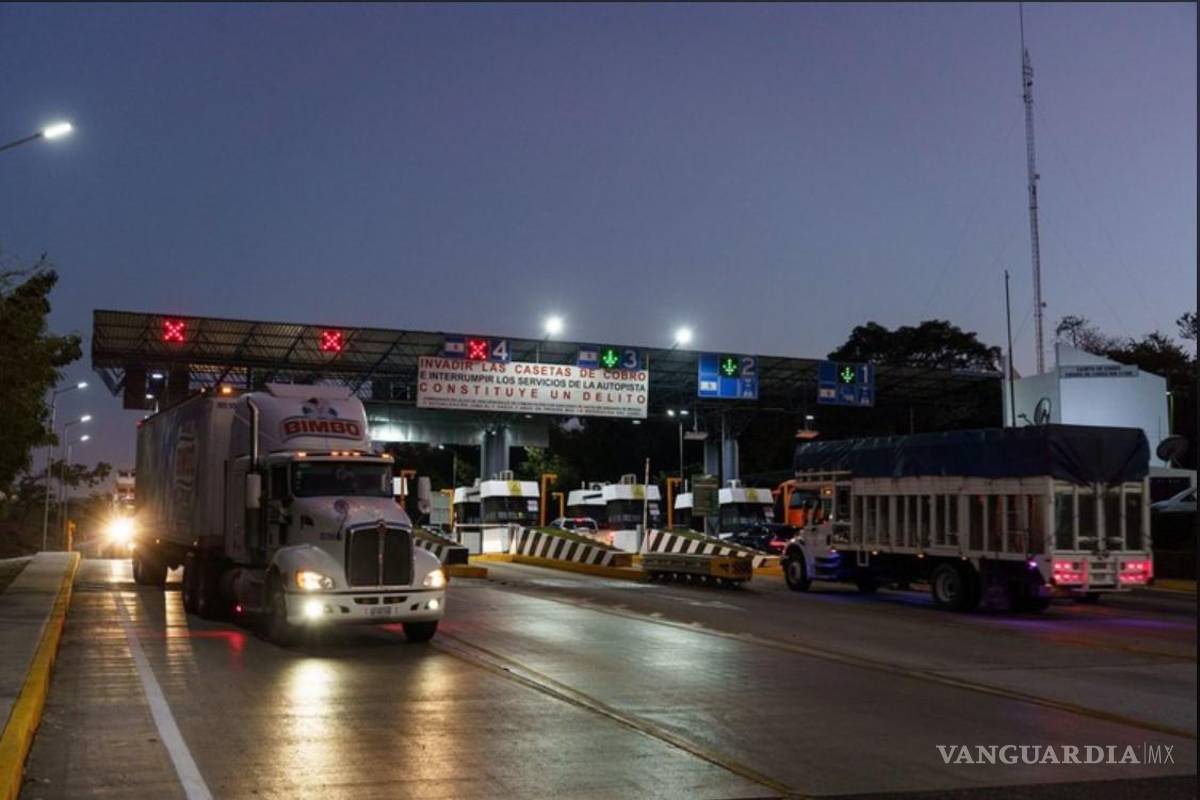 $!En un caso, decenas de migrantes murieron abandonados en la caja de un tráiler.