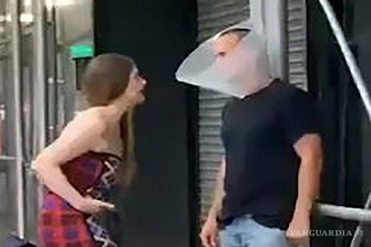 Su novia le pone collar para perros para que no vea otras mujeres