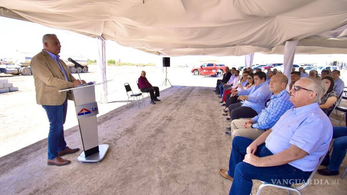 Alcalde de Torreón coloca primera piedra de la Nave Industrial de Parques Industriales de las Américas