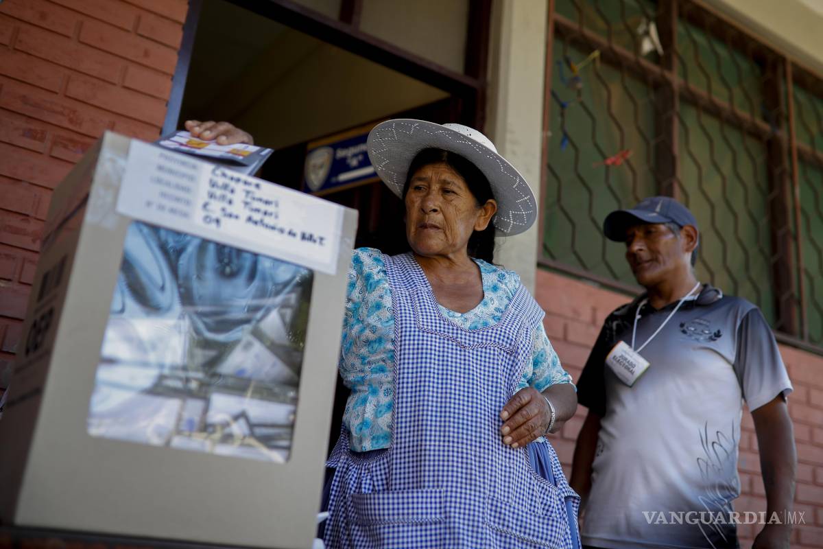 Elecciones Bolivia: reportan explosión cerca de centro de votación; Evo Morales anula su voto