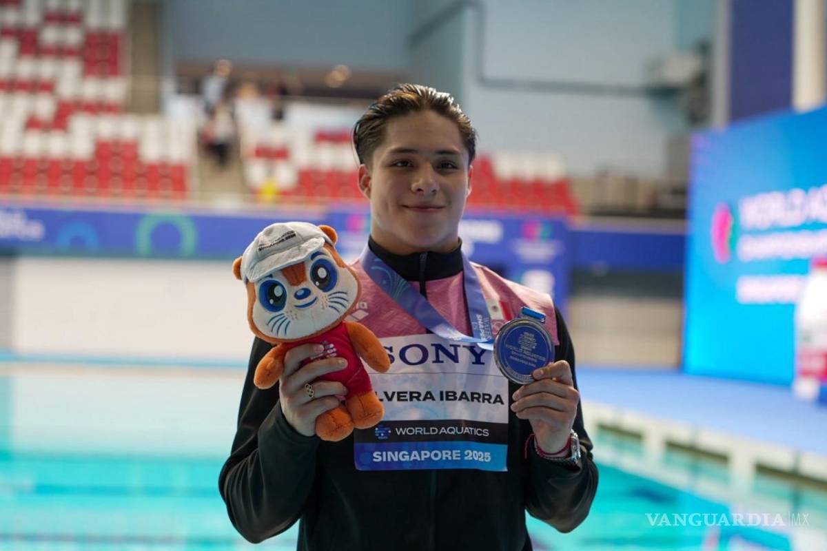 Osmar Olvera gana plata en trampolín de un metro en el Mundial de Natación 2025 en Singapur