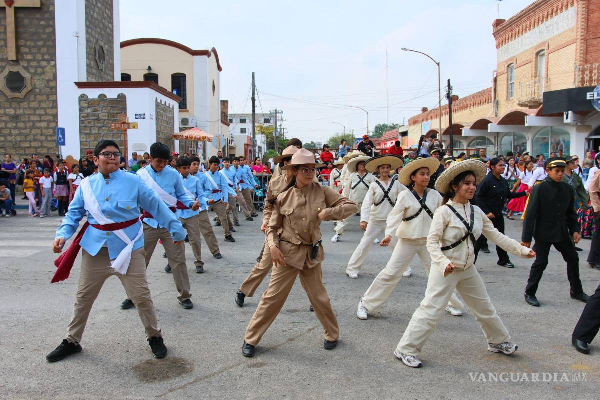 Celebra Sabinas con orgullo el Desfile de la Revolución Mexicana encabezado por el Alcalde