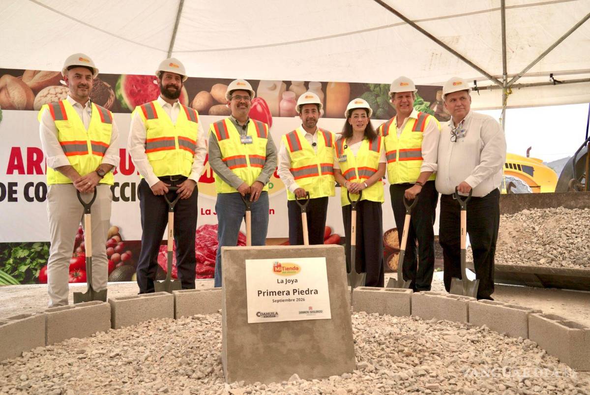 $!Con la colocación de la primera piedra comenzaron este martes los trabajos para la nueva sucursal de Mi Tienda del Ahorro en el sector La Joya.