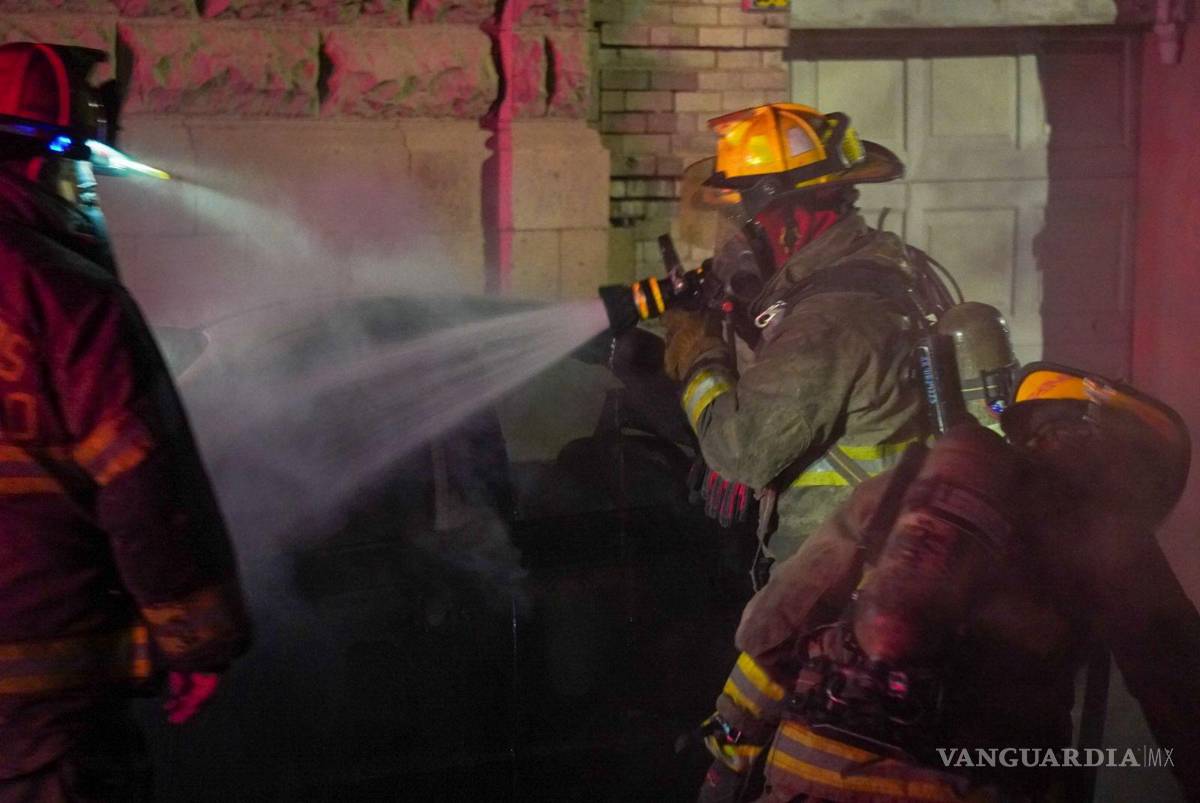 $!Elementos de Tránsito Municipal cerraron la vialidad para resguardar a automovilistas y peatones.