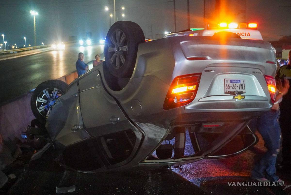 $!Oficiales de Tránsito Municipal abanderaron la zona para evitar otro accidente.