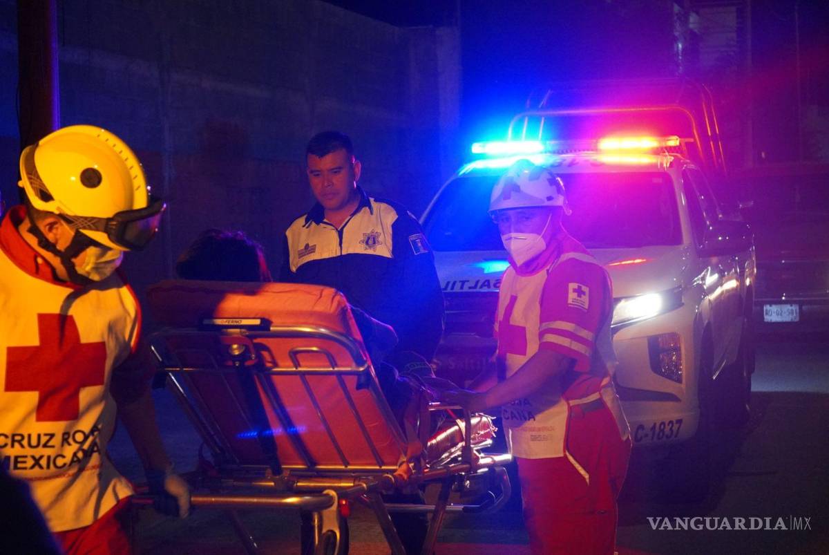 $!Elementos de Tránsito Municipal abanderaron la zona para prevenir otro percance.