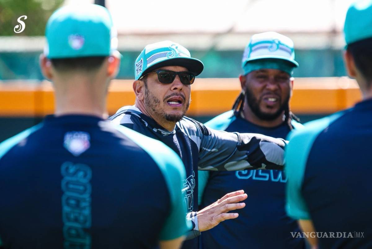 $!Orber Moreno, coach de pitcheo de Saraperos de Saltillo, encabezó parte del trabajo en el bullpen durante la primera semana del Spring Training 2026, en una etapa clave para afinar al cuerpo de lanzadores.