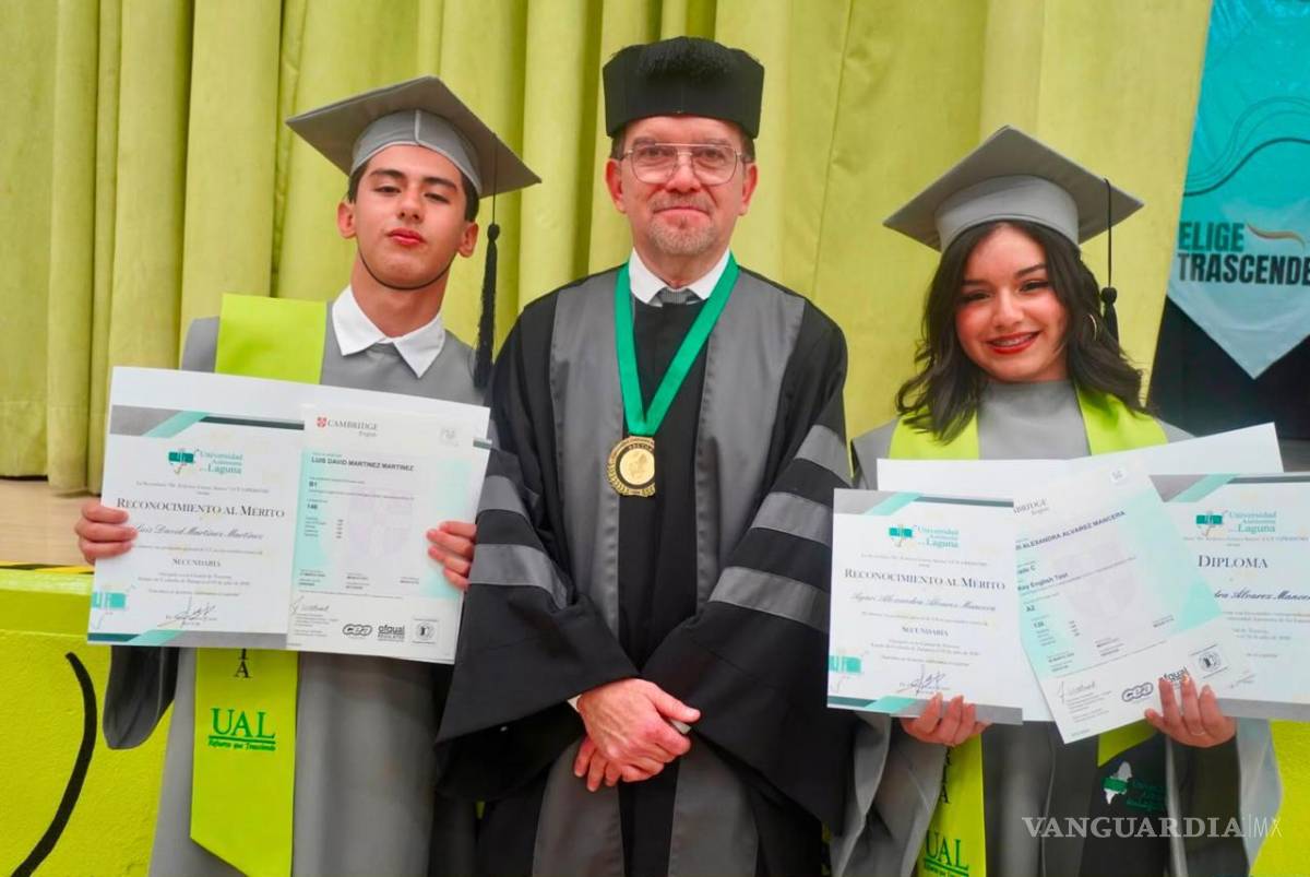 $!Uno de los egresados obtuvo el título de ingeniero en Mecatrónica, gracias al convenio de colaboración entre el DIF Torreón y la Universidad Autónoma de La Laguna.