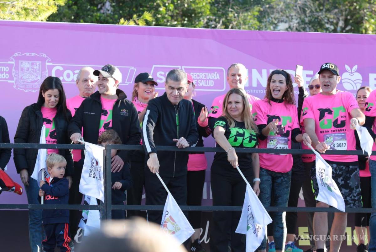 $!En carrera de Coahuila se suman 10 mil almas vs el cáncer
