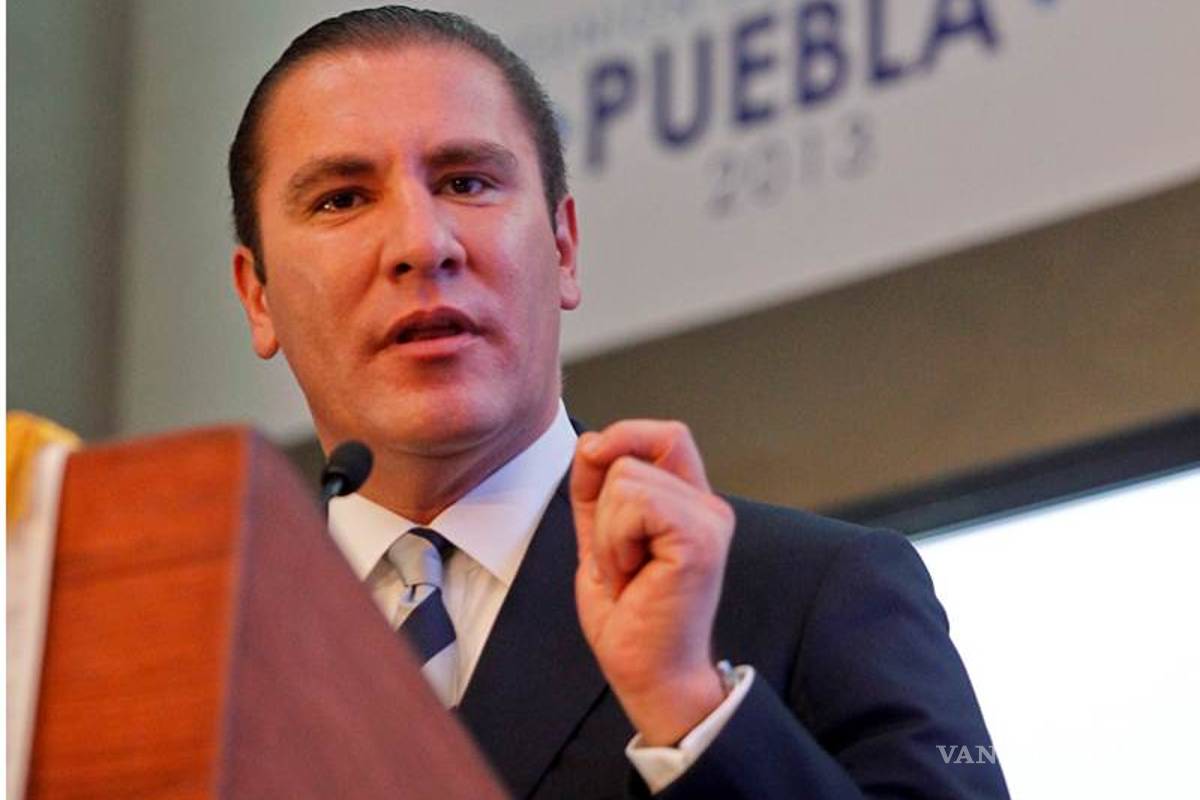 Gobernador de Puebla recorre zonas afectadas por tormenta 'Earl'