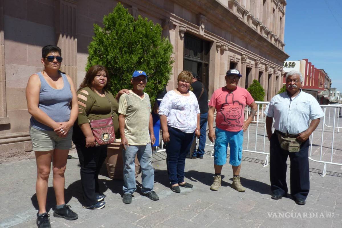 Se plantan comerciantes de Saltillo frente a Palacio de Gobierno, piden apoyo por coronavirus
