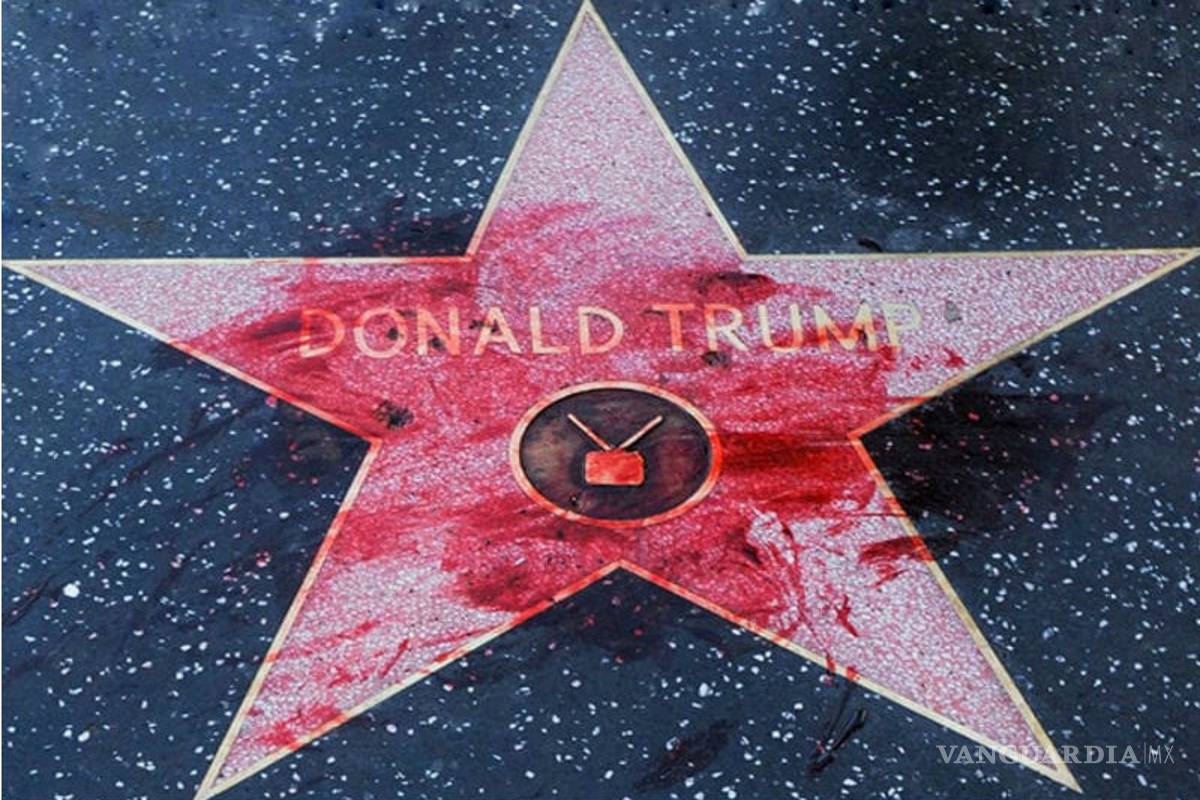Manchan de sangre estrella de Donald Trump en el Paseo de la Fama