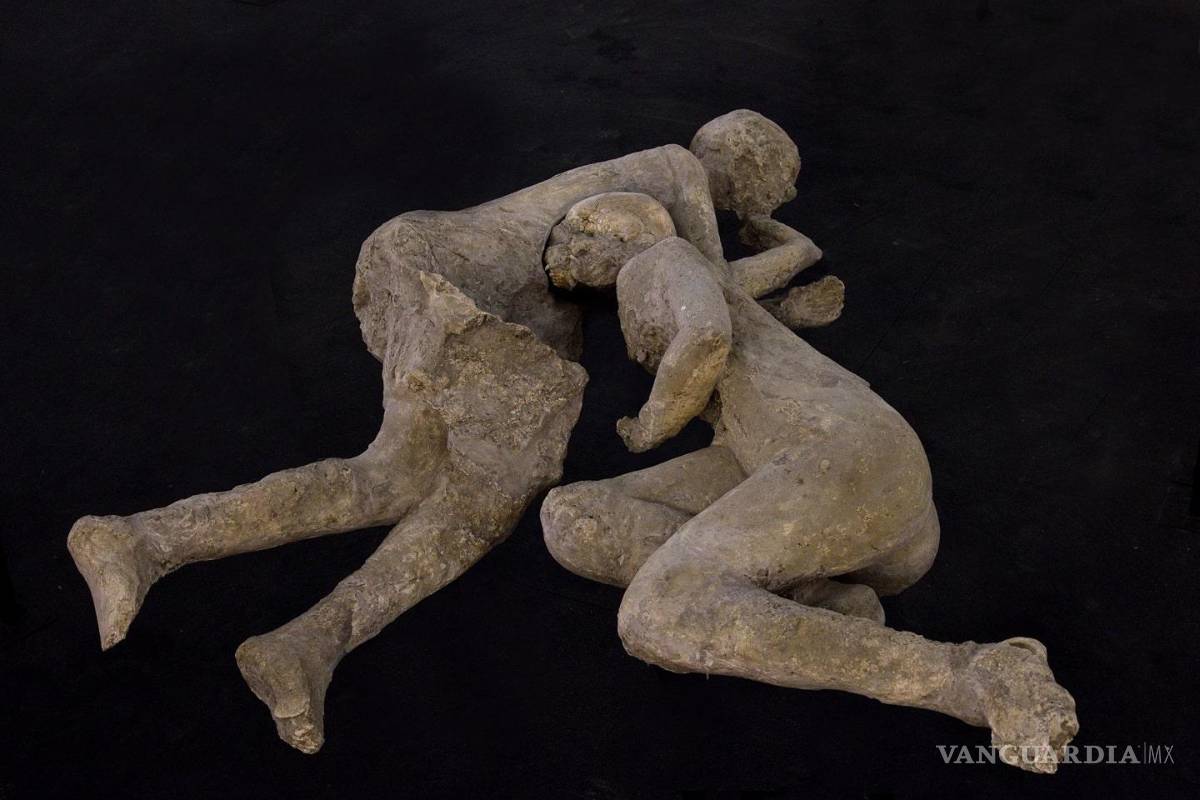 La ira del Vesubio: la dicha de los amantes petrificados en la eternidad