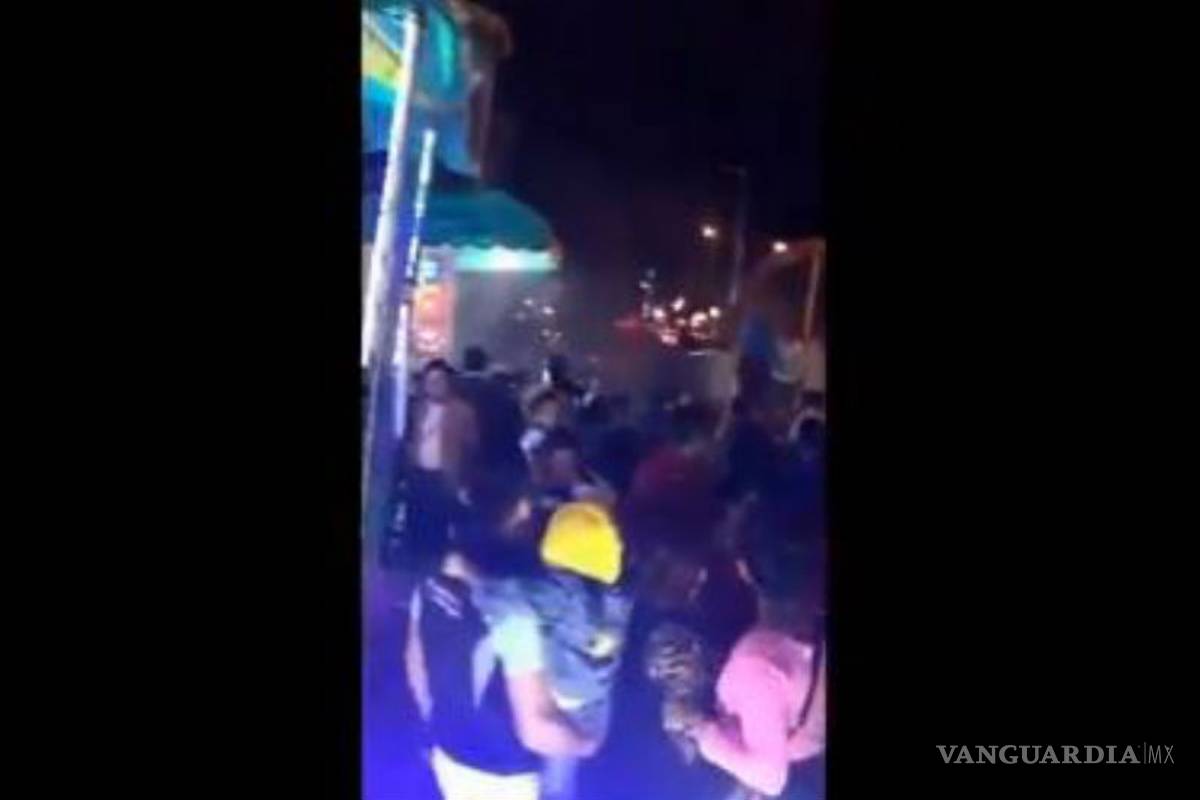 Tren de feria arde en llamas con niños a bordo en Tuxtepec (Video)