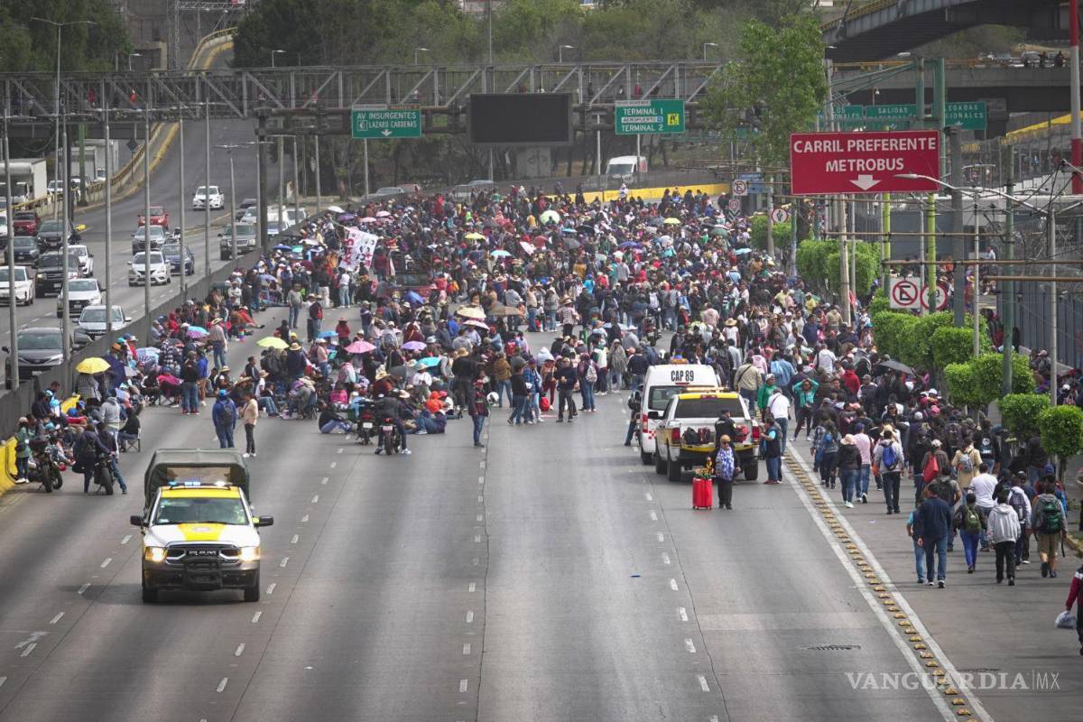 Causan docentes de la CNTE caos en la Ciudad de México; extienden protestas